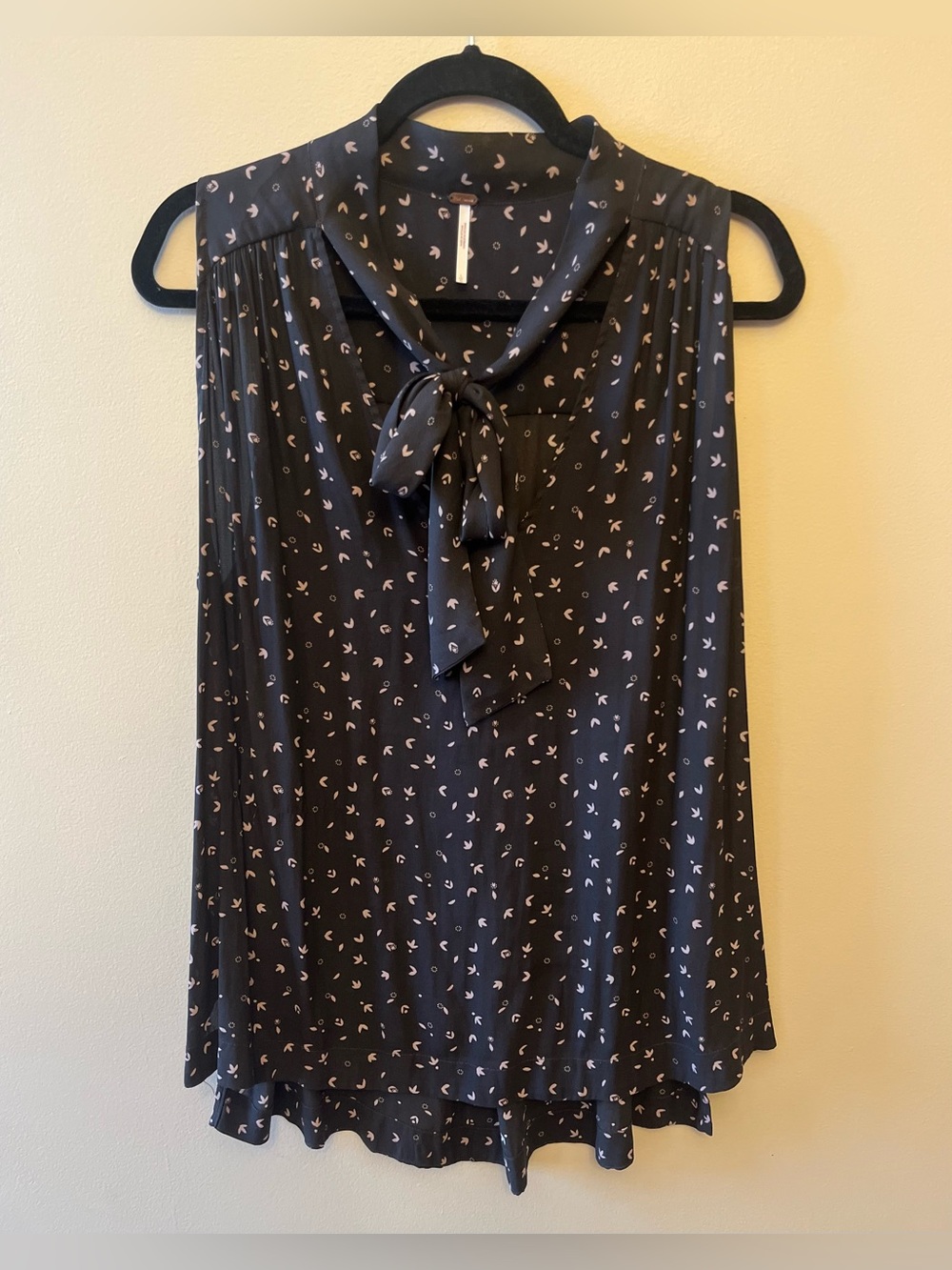 Free People Tuck In Tie Neck Sleeveless Blouse Women's Size Large